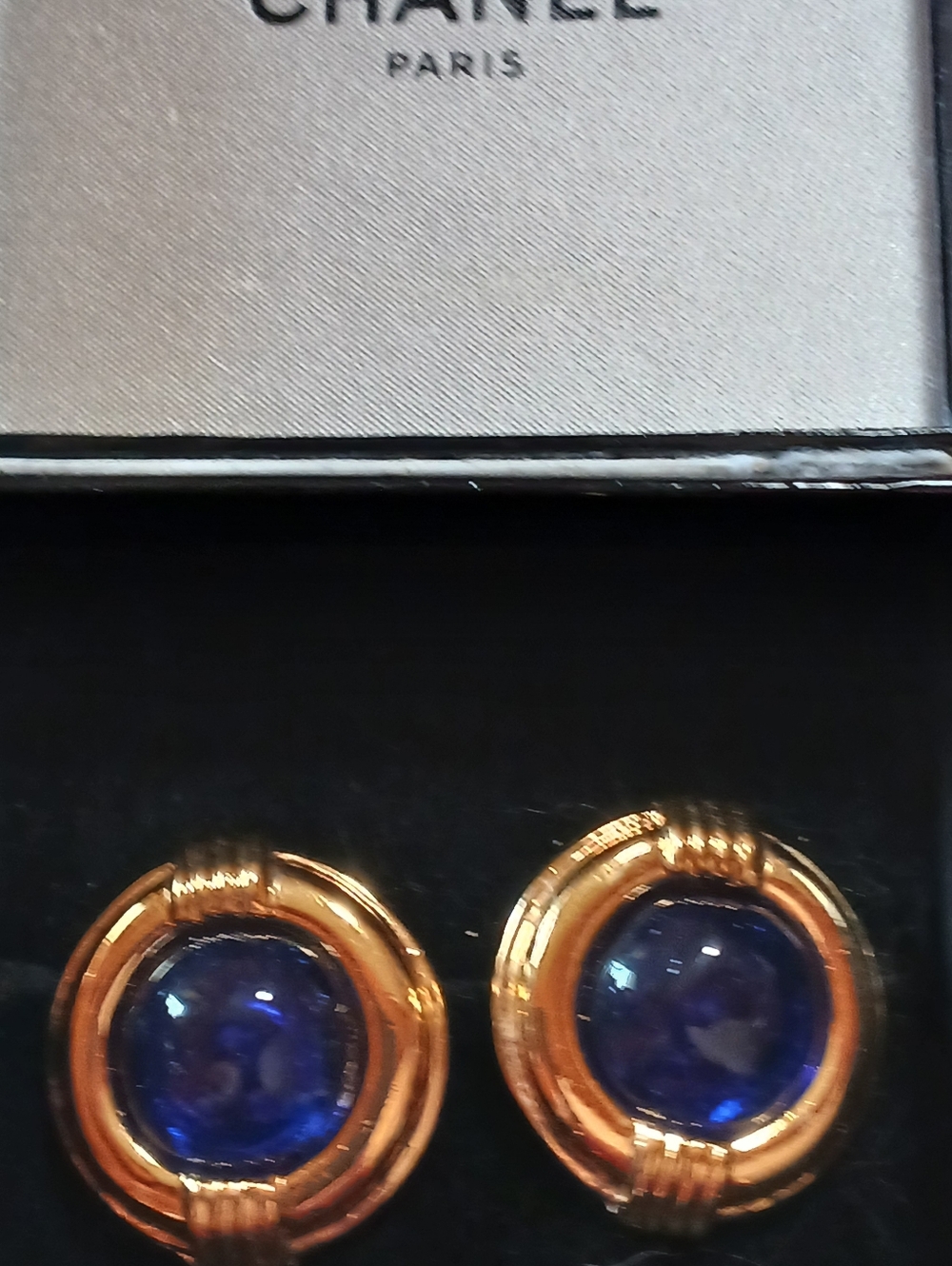 CHANEL Gold and Deep Blue Round Giroux Clip-On Earrings - Picture 5 of 13